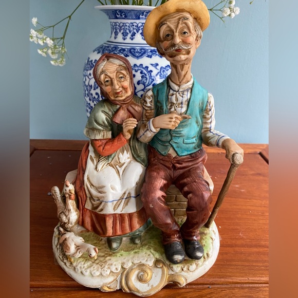 Rare and original find vintage statuette from the 80s. Signed marked. Hand-p